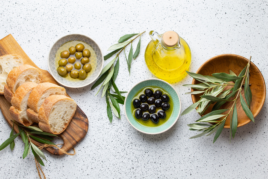 Olives with Olive Oil and Bread